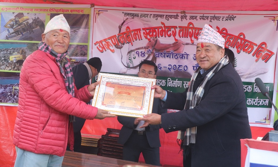 हतुवागढीमा जनस्तरबाट १९ किलोमिटर सडक निर्माण